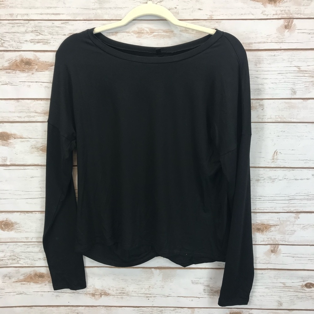 Long sleeve black women’s yoga shirt
